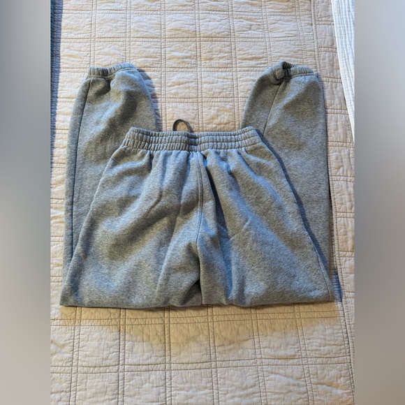 Women’s Adidas sweats, medium - Picture 8 of 8